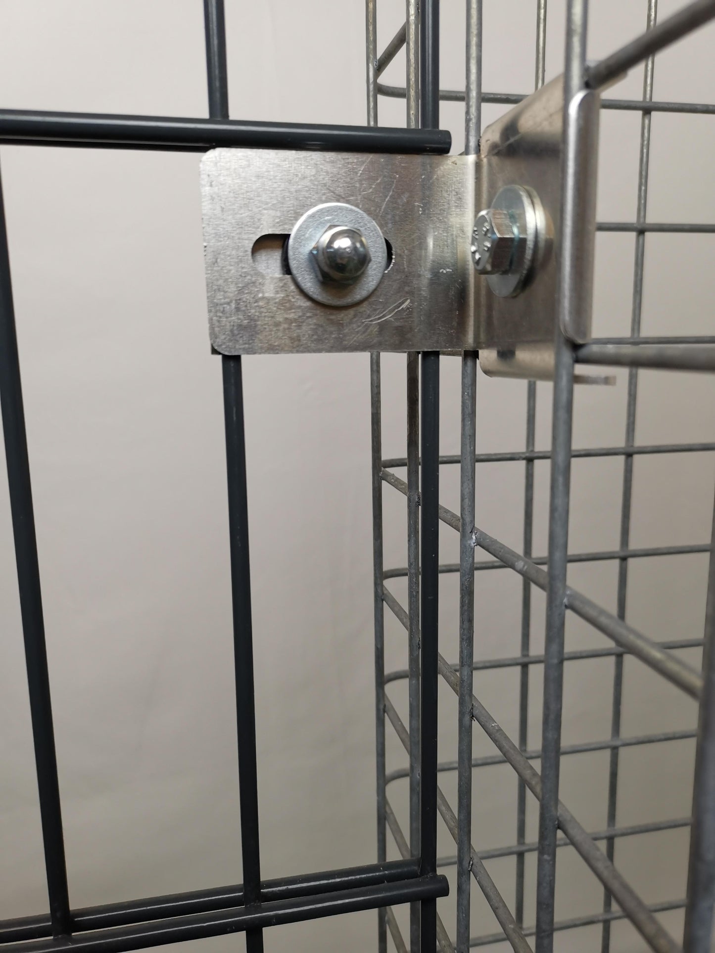 Agrafe avec support de clôture 5 x 5 cm pour treillis à double barre, aluminium