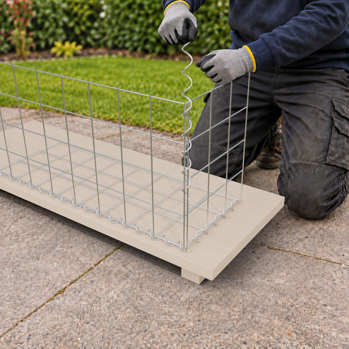 Schanskorf 80 cm x 40 cm x 30 cm (L x H x D), maaswijdte 10 cm x 10 cm, spiraalvormig