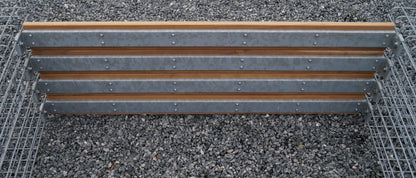 Banco de jardim com 2 gabiões - madeira de Cumaru, 200 cm de comprimento x 60 cm de altura x 37 cm de profundidade, galvanizado, MW 5 x 5 cm
